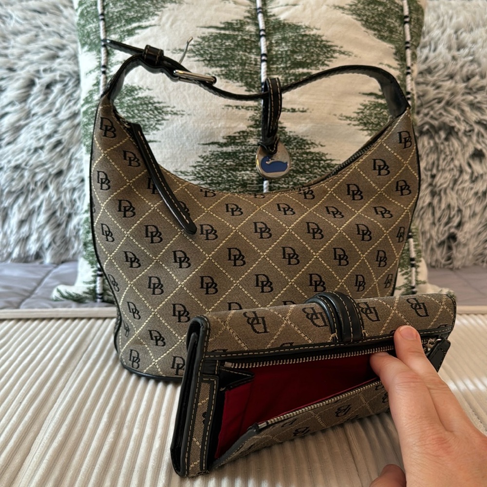CLASSIC DOONEY & BOURKE Vintage Monogram Hobo Bag Excellent Condition! - Picture 10 of 10